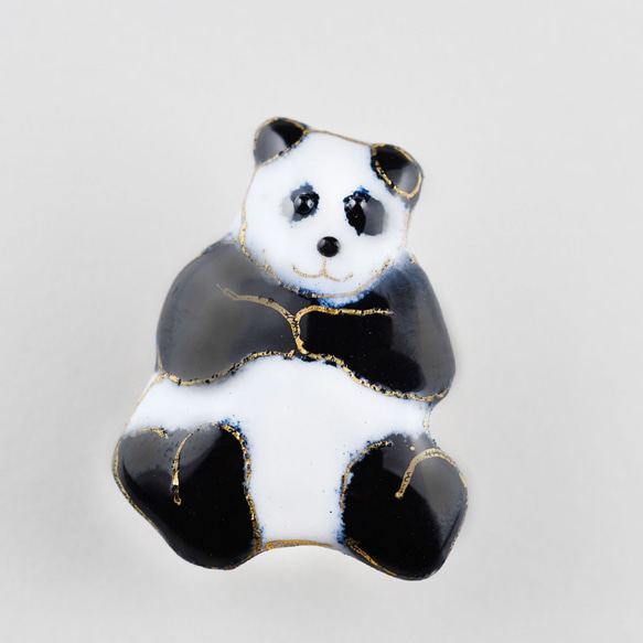 パンダの七宝焼ピンブローチ(ピンバッジ)【受注制作】 6枚目の画像