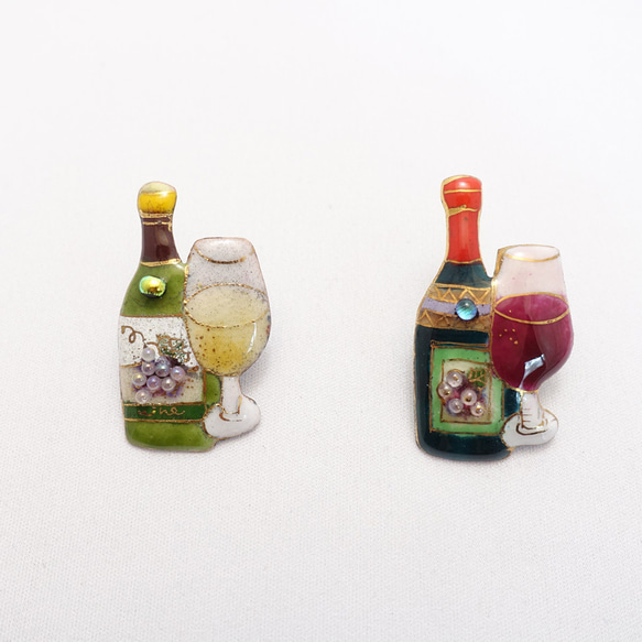 ワインボトル＆グラス（白）の七宝焼ピンブローチ（ピンバッジ）【受注制作】 5枚目の画像