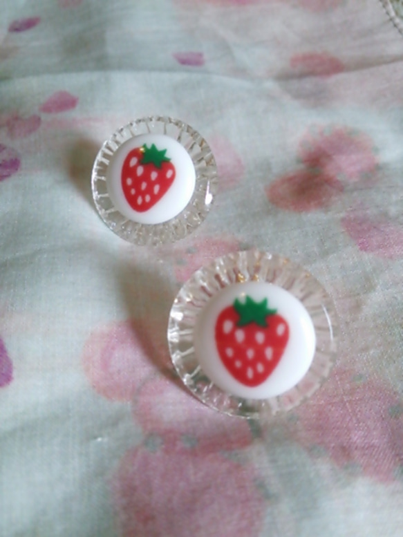 pop strawberry ピアス *mi36* 1枚目の画像