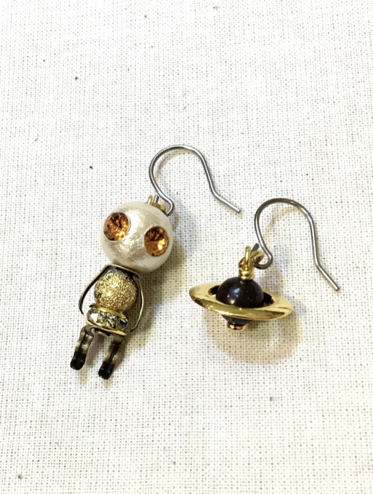 隕石の惑星と宇宙人のピアス