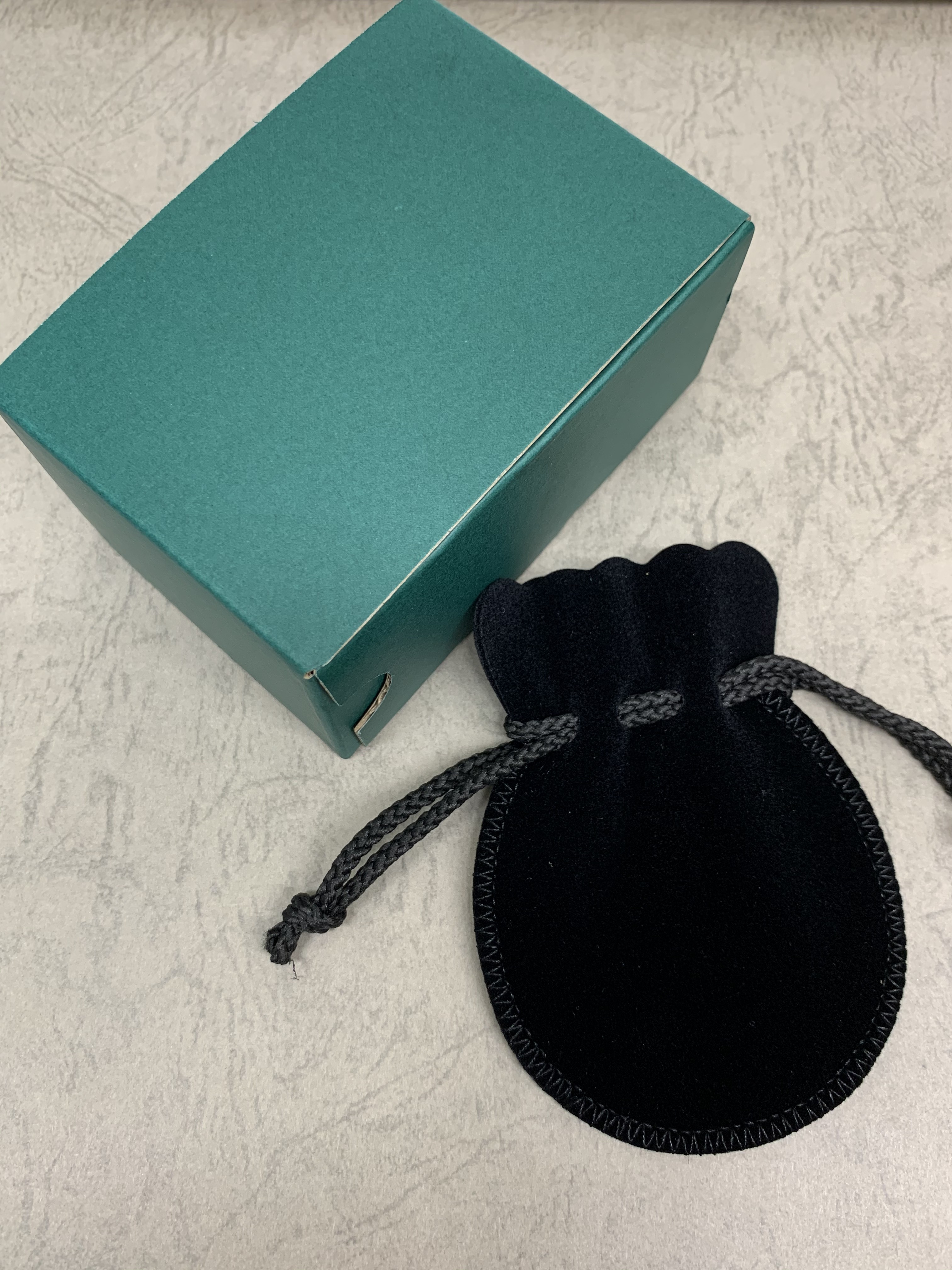 隕石の惑星と黒猫のピアス