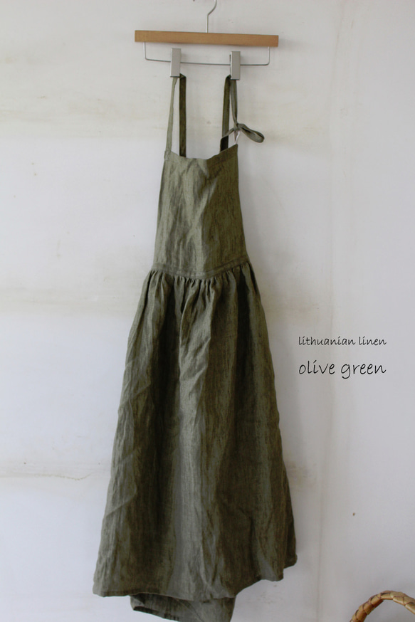 ギャザーワンピースエプロンH95 *olive green/lithuanian linen100% 1枚目の画像