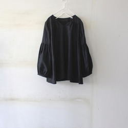 ギャザー袖ブラウス　french linen100%  black　【受注生産】 6枚目の画像