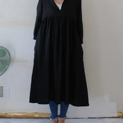 BLACKLINEN 腰部褶皺連身裙，船頭款，法國亞麻，01207 第2張的照片
