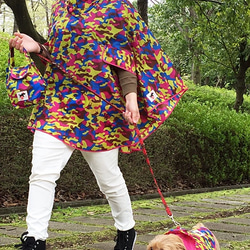 WPC1824-P  犬服とペアルック　レインコートポンチョセット　ピンク系　カモフラージュ柄犬シルエット入り 1枚目の画像