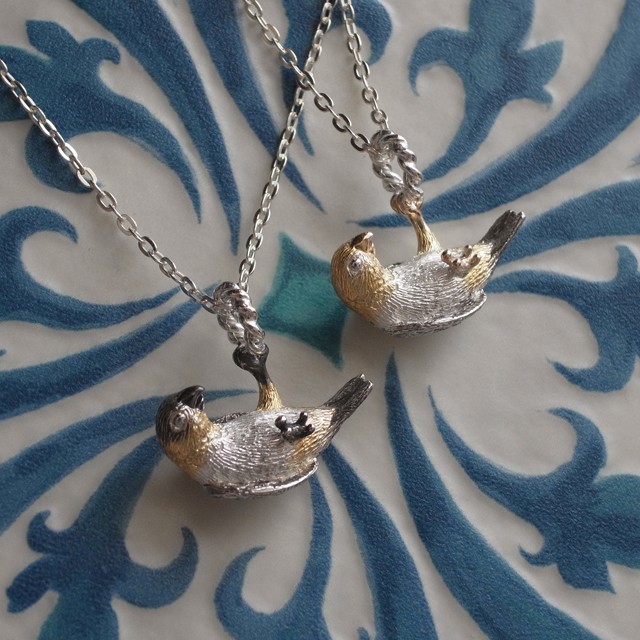 ぶら下がりシロハラインコ