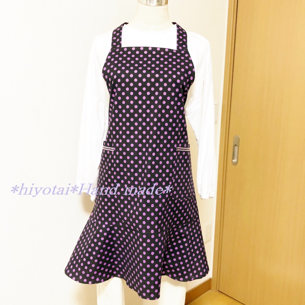 大人のエプロンドレス 水玉  給食 料理教室 フリル 黒 紫 レディース フリーサイズ