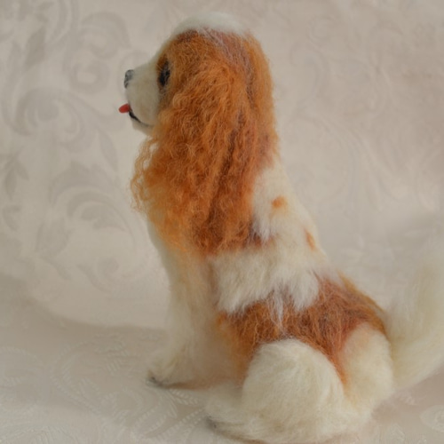 羊毛フェルト犬 約18cm 茶色と白 チョコタン 羊毛フェルト犬 約18cm 茶色と白 チョコタン 羊毛フェルト