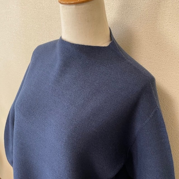 ビックシルエット　ホールガーメント　パフスリーブボトルネックセーター　Ｄブルー 5枚目の画像