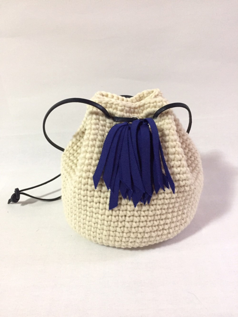 メリノウール　タッセルニット巾着バッグ『Ｃｏｒｏｎ ♈』オフホワイト×ブルー