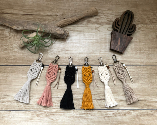 気まぐれセール❣️104 タッセルキーホルダー＊ぷっくりハート