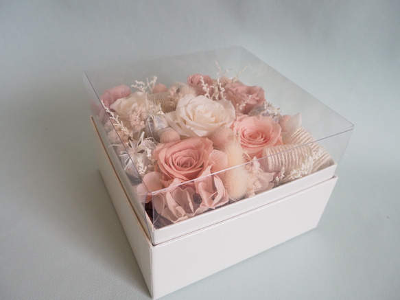 そのまま飾れる プリザーブドフラワーのボックスアレンジ box arrangement：ピンク 3枚目の画像