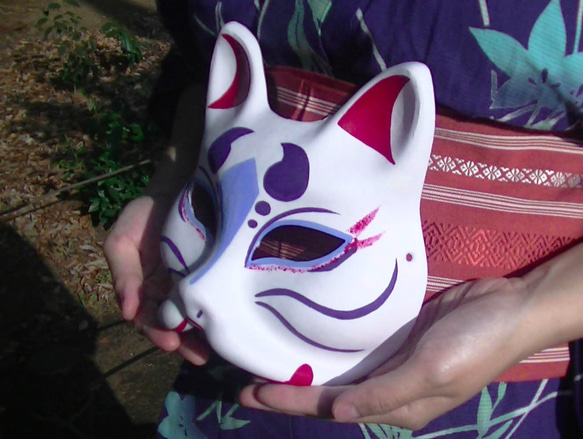 狐（きつね　キツネ）のお面　半面　（和紫）　コスプレ　小道具　おめん　御面 2枚目の画像