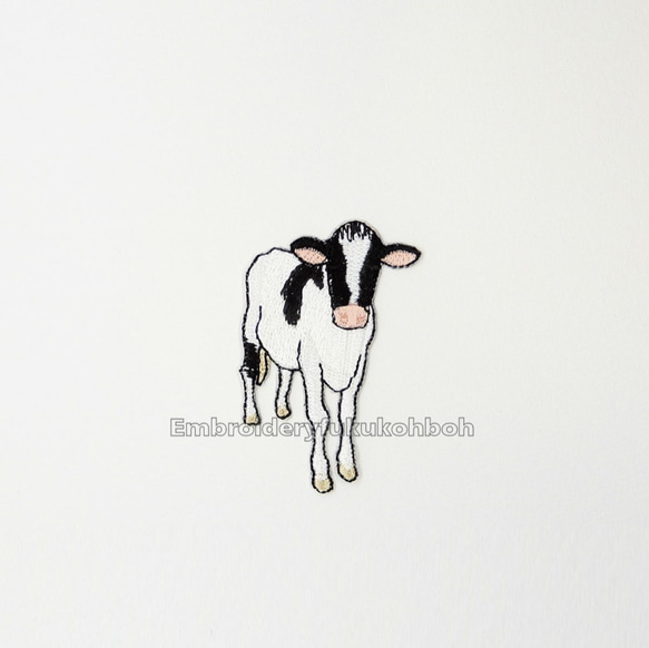 ホルスタインの子牛シロちゃん　牛　刺繍ワッペン 1枚目の画像