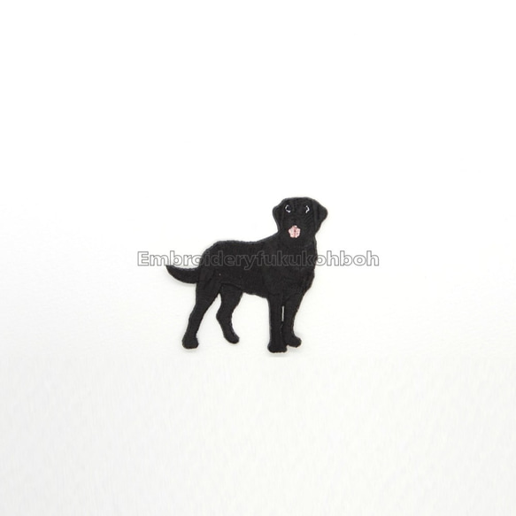 真っ黒の犬　刺繍ワッペン　犬ワッペン　レトリバー　黒い犬 1枚目の画像