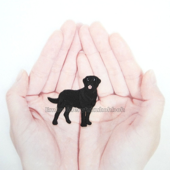 真っ黒の犬　刺繍ワッペン　犬ワッペン　レトリバー　黒い犬 2枚目の画像