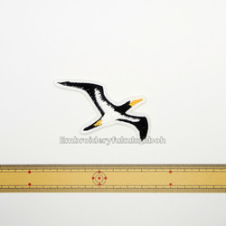 風を切って飛ぶ海鳥　刺繍ワッペン 6枚目の画像