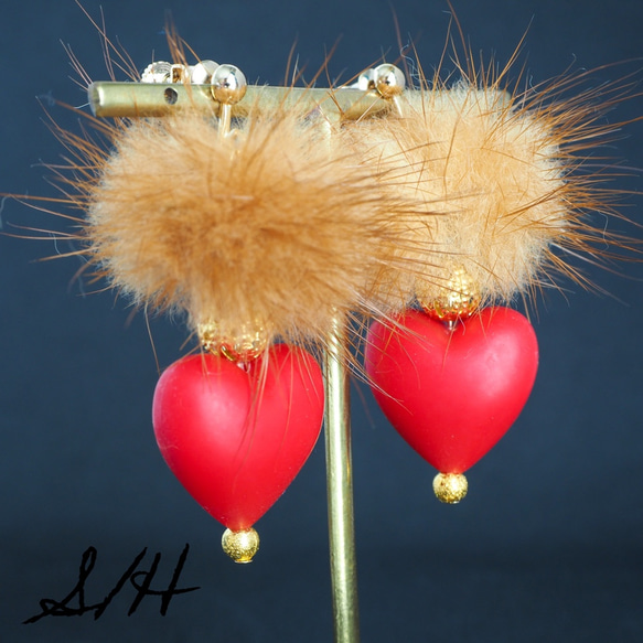 【SALE】 Fluffy Heart: 愛の爆弾イヤリング 2枚目の画像