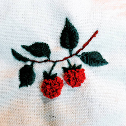 刺繍ポーチ　木苺 3枚目の画像