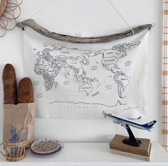 〈タペストリー〉World Map コットンリネン | 子ども部屋 | インテリア | 世界地図 | 地図 1枚目の画像
