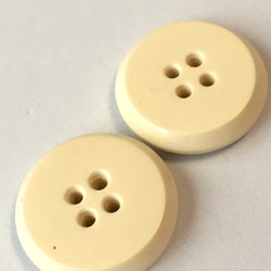 アイボリーのアメリカヴィンテージボタン　2.2cm 2個 2枚目の画像
