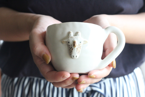 キリン　マグカップ　陶器　オブジェ　置物　インテリア　工芸品　美術品　A1610 キリンマグカップ陶器オブジェ置物インテリア工芸品美術品A1610