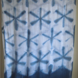 雪花絞り藍染め綿麻のストール 2枚目の画像