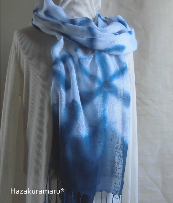 雪花絞り藍染め綿麻のストール 3枚目の画像