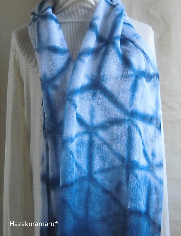 雪花絞り藍染め綿麻のストール 4枚目の画像