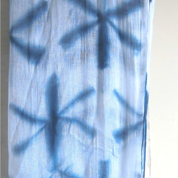 雪花絞り藍染め綿麻のストール 5枚目の画像