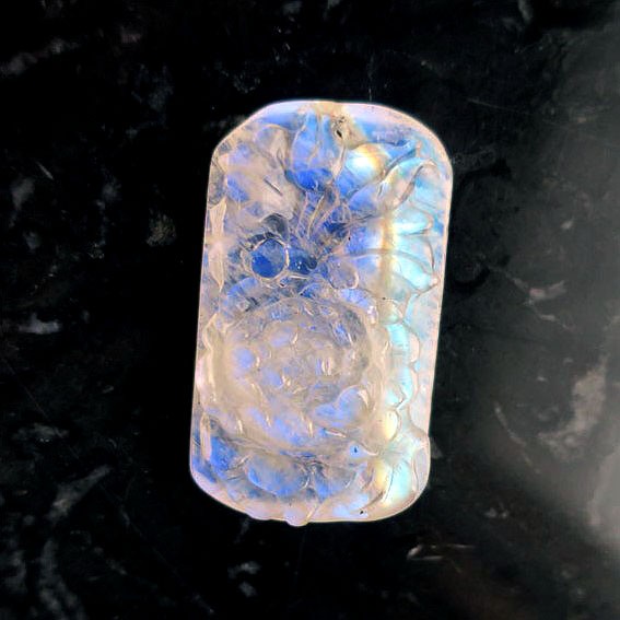 【送料無料】ブルームーン 花のカービング 天然石 しかく ルース 52.15 ct コレクション 6月の誕生石