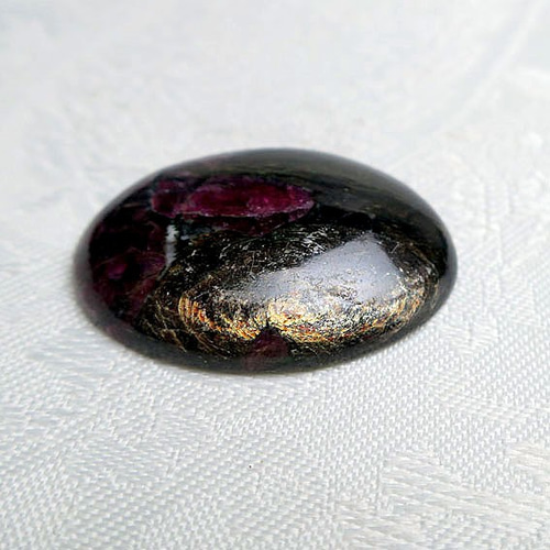 ユーディアライト・ルース 大きめ オーバル 11.54ct ボルドー