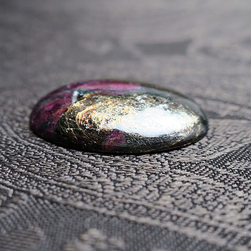 ユーディアライト・ルース 大きめ オーバル 11.54ct ボルドー