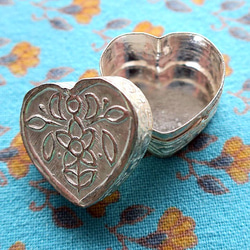 ＜新品＞ハート型 シルバージュエリーボックス／ギフトにもおすすめ シルバーボックス(ハート）ギフトボックス ジュエリーボックス