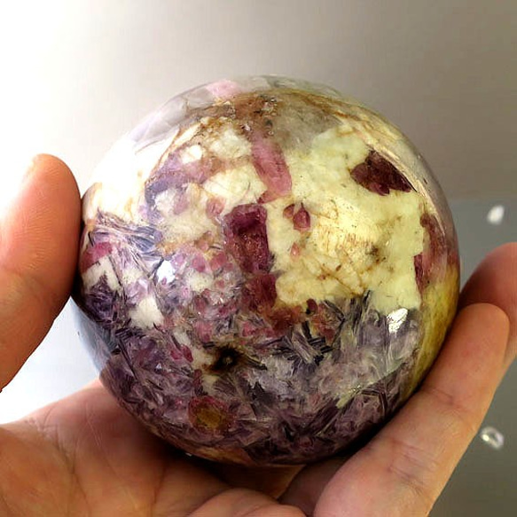 [收藏家] 電氣石 + 鋰鐵礦球體（68 毫米） 第9張的照片