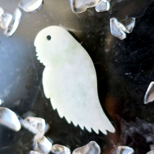 翡翠 天使の羽根 カービング 彫刻 ミャンマー産 一点物 キレイ 吉祥