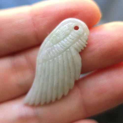 ミャンマー産 茶白翡翠カエルカービング ミャンマー産 茶白翡翠カエル