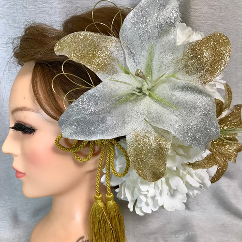 カサブランカ 髪飾り 美品 派手カサブランカの髪飾り ヘッドドレス（アクセサリー