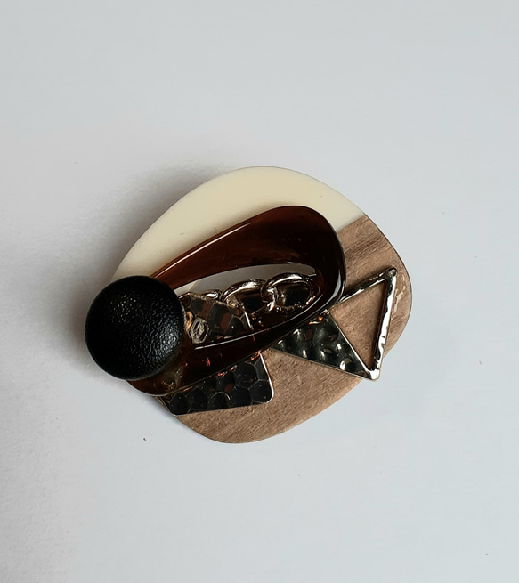 レザーボタン&木目調のヘアクリップ 2枚目の画像