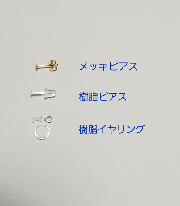 小さな小さな雨粒ピアス・イヤリング(京都オパール・青) 4枚目の画像