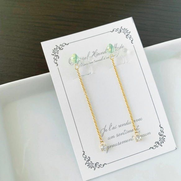 萌緑 艶めくベネチアンビーズのイヤリング 2枚目の画像