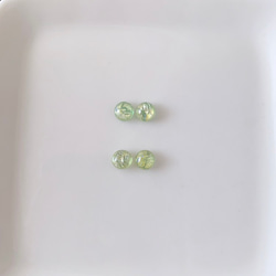 萌緑 艶めくベネチアンビーズのイヤリング 4枚目の画像