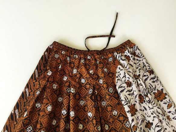 コットン素材バティックロングスカート♪ロウケツ染め銅板型押しタイプの素材です。 9枚目の画像