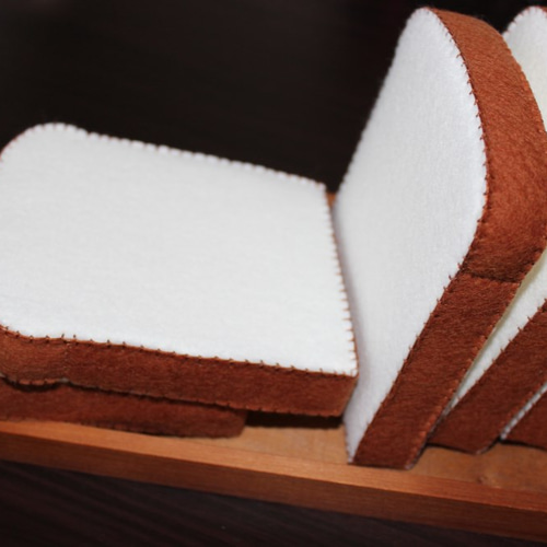 ﾌｪﾙﾄ】山型食ﾊﾟﾝ(5枚切り) おもちゃ・人形 Saeko 通販 1318949｜Creema