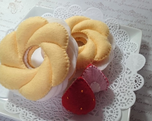 フェルトおままごと　エンゼルクリーム　pipipi！さま フェルトドーナツ『クリームドーナツ』の作り方 - 照り焼きチキンの