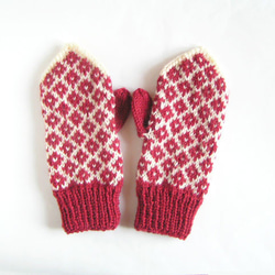 北欧柄の編み込み手袋（赤） 1枚目の画像