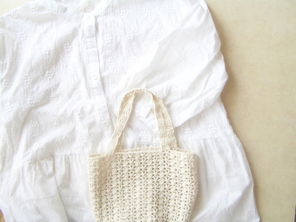透かし編みのバッグ（きなり） 2枚目の画像