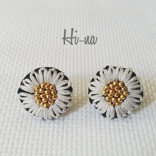 hinagiku 花刺繍ピアス ピアス（その他） Hi-na 通販 3490903｜Creema