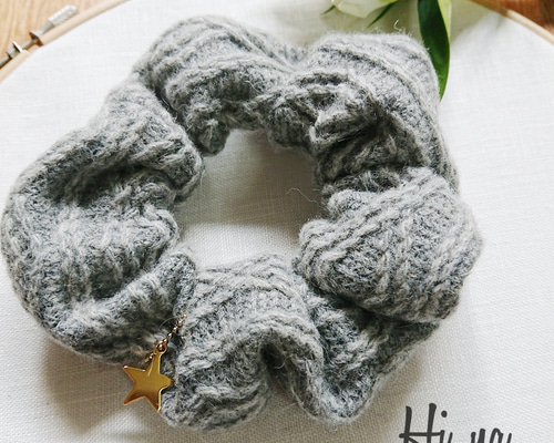 新品　potete ニットシュシュ　グレー 冬の新作 ふんわりニットシュシュ グレー シュシュ Hi-na 通販