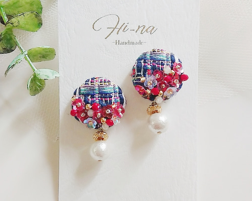 ミックスツイード×レッドフラワー刺繍 ピアス/イヤリング ピアス